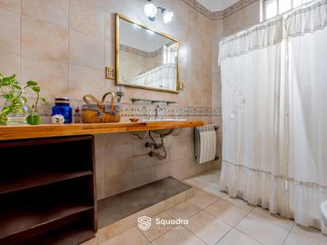 VENTA - Casa 4 dormitorios con patio y quincho. Zona Sur, Rosario - APTO CRÉDITO.