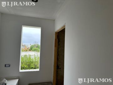 Casa 5 ambientes vista a la laguna central en El Canton - Norte PG