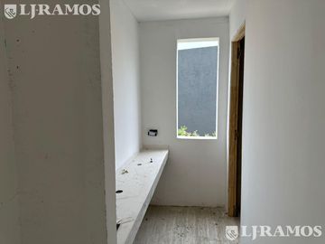 Casa 5 ambientes vista a la laguna central en El Canton - Norte PG