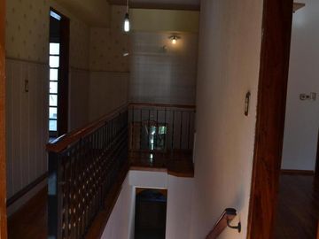 Venta casa 3 dormitorios con cochera doble, parque y pileta – Barrio Belgrano