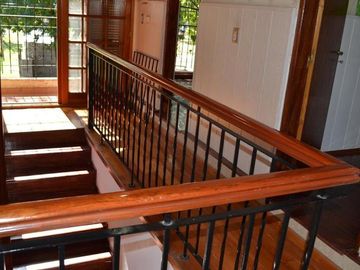 Venta casa 3 dormitorios con cochera doble, parque y pileta – Barrio Belgrano