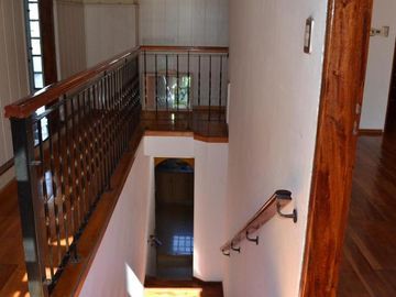 Venta casa 3 dormitorios con cochera doble, parque y pileta – Barrio Belgrano