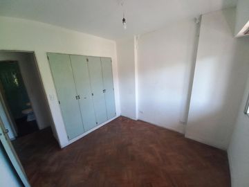 VENTA DEPARTAMENTO-FLORES-FRENTE-BALCON