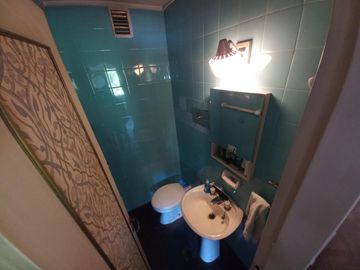 VENTA DEPARTAMENTO-FLORES-FRENTE-BALCON