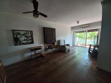 VENTA DEPARTAMENTO-FLORES-FRENTE-BALCON