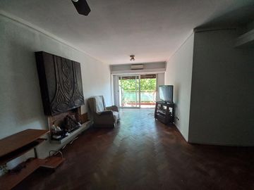 VENTA DEPARTAMENTO-FLORES-FRENTE-BALCON