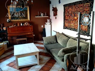 Casa con muy buenos ambietnes en dos plantas  9 ambientes   en florida en venta