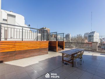 VENTA MONOAMBIENTE CON BALCÓN, PILETA Y PARRILLA EN FLORES