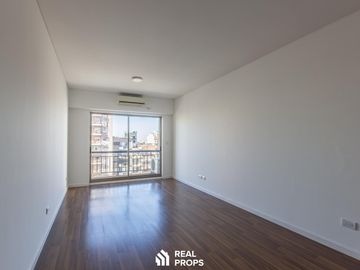 VENTA MONOAMBIENTE CON BALCÓN, PILETA Y PARRILLA EN FLORES