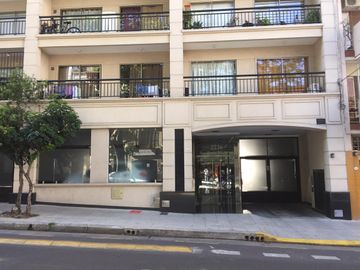 VENTA MONOAMBIENTE CON BALCÓN, PILETA Y PARRILLA EN FLORES