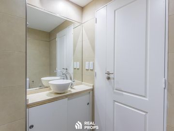 VENTA MONOAMBIENTE CON BALCÓN, PILETA Y PARRILLA EN FLORES