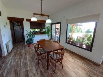 Casa a la laguna de 5 ambientes - APTA CREDITO