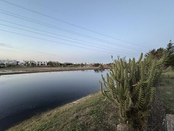 Casa a la laguna de 5 ambientes - APTA CREDITO