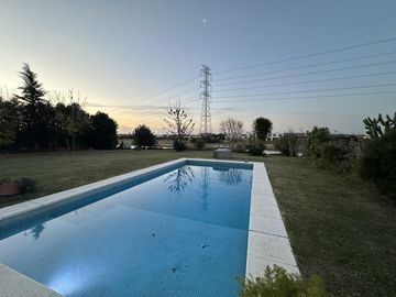 Casa a la laguna de 5 ambientes - APTA CREDITO