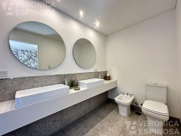 PH de tres ambientes en venta- Barrio Parque Leloir