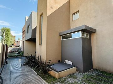 Venta - Casa de tres dormitorios a la venta en Tierra Nueva, Fisherton, Rosario