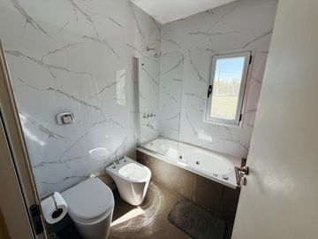 Venta - Casa de tres dormitorios a la venta en Tierra Nueva, Fisherton, Rosario