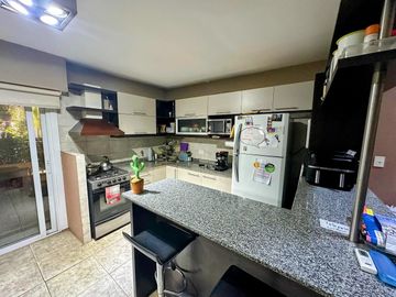 Saavedra impecable Triplex con cochera !!!! SIN EXPENSAS