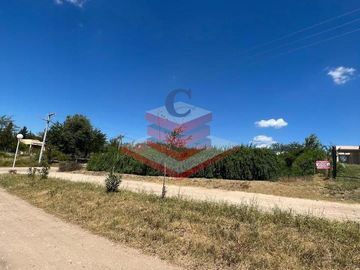 EN VENTA TERRENO PLANO EN SIQUIMAN CON INCREIBLE VISTA A 300MTS DEL LAGO SAN ROQUE REF: 1851