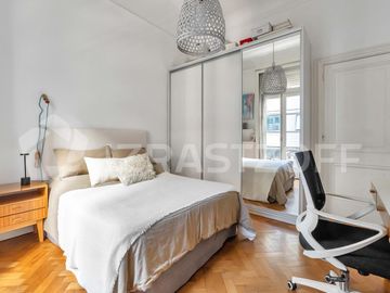 Semipiso Frances en Venta a metros de Plaza Lbertad