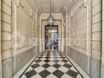 Semipiso Frances en Venta a metros de Plaza Lbertad