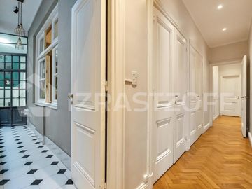 Semipiso Frances en Venta a metros de Plaza Lbertad