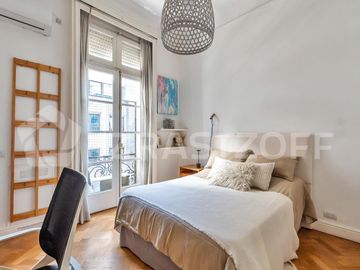 Semipiso Frances en Venta a metros de Plaza Lbertad