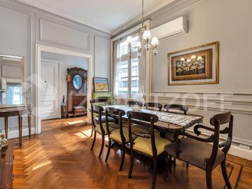 Semipiso Frances en Venta a metros de Plaza Lbertad