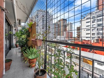 Departamento en venta de 3 dormitorios con terraza. Piso alto en Belgrano