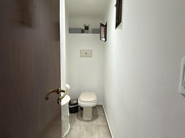 Venta casa de 6 ambientes con patio y cochera en Flores