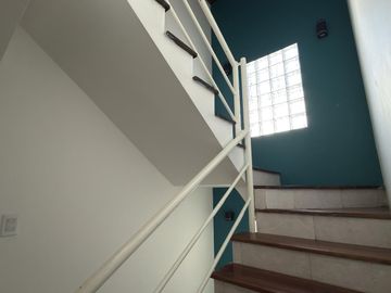 Venta casa de 6 ambientes con patio y cochera en Flores