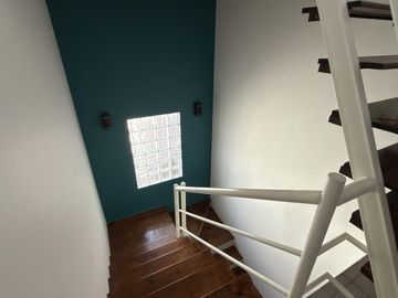Venta casa de 6 ambientes con patio y cochera en Flores