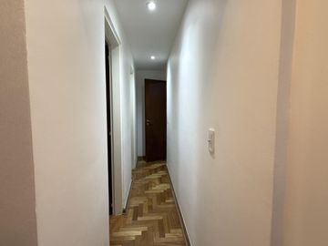 Venta casa de 6 ambientes con patio y cochera en Flores