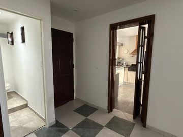 Venta casa de 6 ambientes con patio y cochera en Flores
