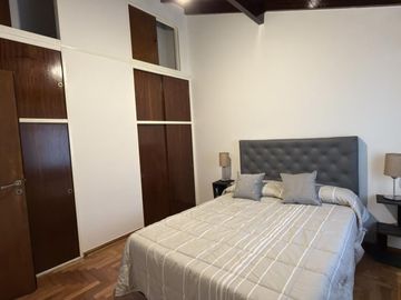 Venta casa de 6 ambientes con patio y cochera en Flores