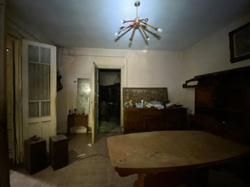 Casa en Venta para reciclar de 2 dormitorios en Barrio Parque.