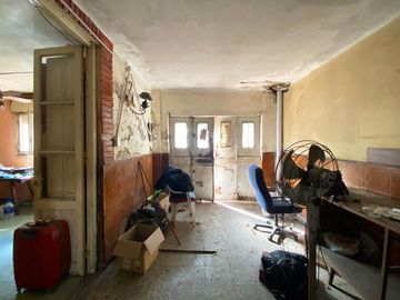 Casa en Venta para reciclar de 2 dormitorios en Barrio Parque.