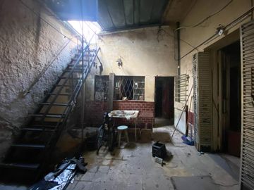 Casa en Venta para reciclar de 2 dormitorios en Barrio Parque.
