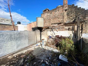 Casa en Venta para reciclar de 2 dormitorios en Barrio Parque.
