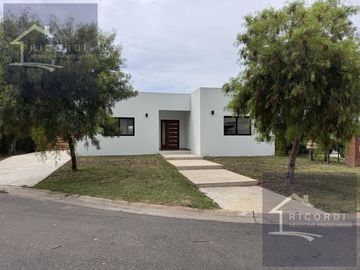 Casa en San Ramon, Pilar del este