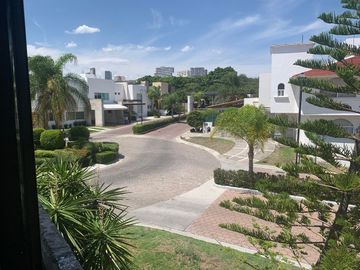 HERMOSA CASA MUY AMPLIA Y GDE! / RINCONADA ALAMOS/ sobre Bvd Alamos