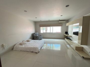 HERMOSA CASA MUY AMPLIA Y GDE! / RINCONADA ALAMOS/ sobre Bvd Alamos