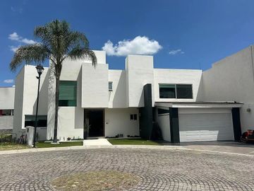 HERMOSA CASA MUY AMPLIA Y GDE! / RINCONADA ALAMOS/ sobre Bvd Alamos