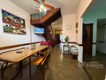 Chalet 2 plantas 5 amb con Jardín y ¡Gran fondo con piscina!