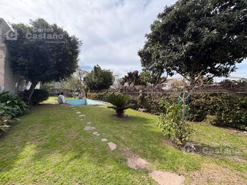 Chalet 2 plantas 5 amb con Jardín y ¡Gran fondo con piscina!