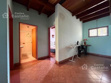 Chalet 2 plantas 5 amb con Jardín y ¡Gran fondo con piscina!