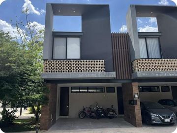 TH AMUEBLADO DE DOS HABITACIONES CON ALBERCA EN PRIVADA