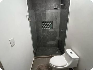 TH AMUEBLADO DE DOS HABITACIONES CON ALBERCA EN PRIVADA