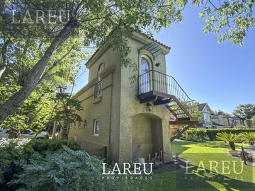 Casa en el barrio privado La Legua