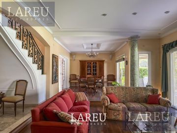 Casa en el barrio privado La Legua